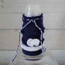 Housse de protection pour  biberon bleu marine, blanc et argent, en fil de coton et métallisé 